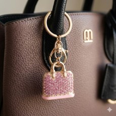 Woman Bag Keychain - Rozā - Piekarināms aksesuārs / Somas piekariņš