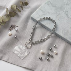 Universal Beaded / Crystal Phone Charm Wrist Strap
- Round & Square Faceted - Clear Grey - Dzidra gaiši pelēka - Universāla pērlīšu / kristālu telefona rokas siksniņa