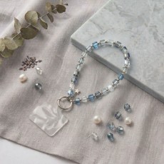 Universal Beaded / Crystal Phone Charm Wrist Strap
- Square Faceted - Clear Light Blue - Dzidra gaiši zila - Universāla pērlīšu / kristālu telefona rokas siksniņa