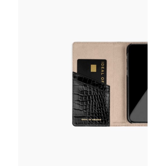 iDeal of Sweden Cora SS21 Wallet Case priekš Apple iPhone 14 - Jet Black Croco - mākslīgās ādas sāniski atverams maciņš ar bamperu uz magnēta